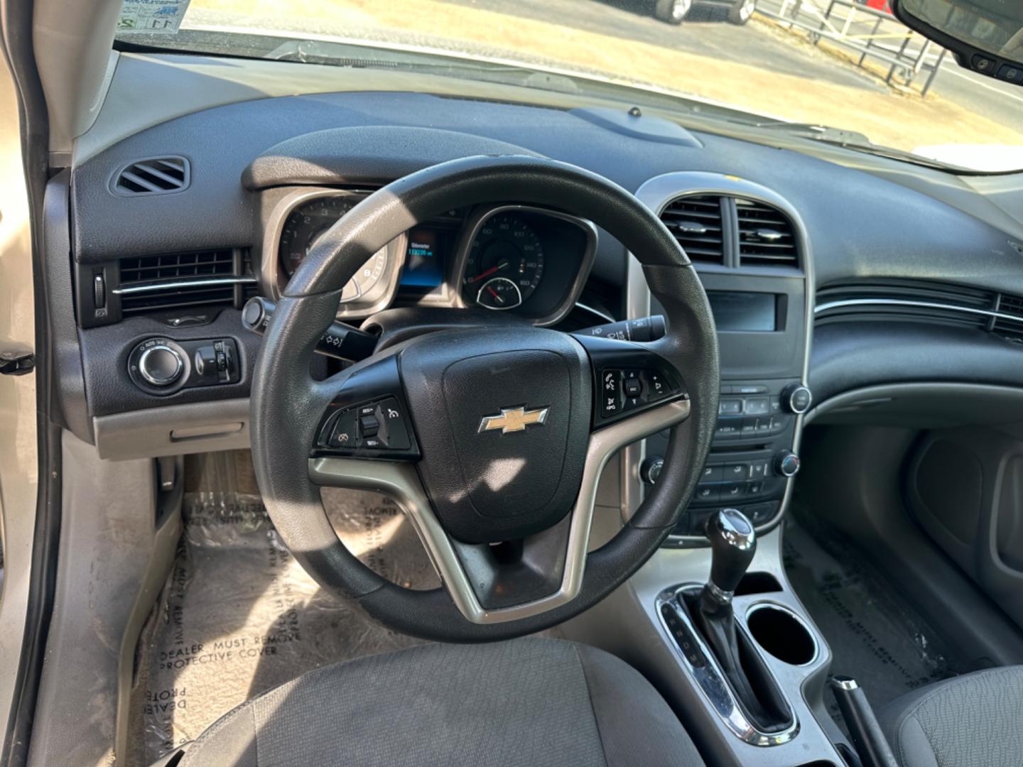 2015 Chevrolet Malibu (1G11B5SL4FF) , located at 419 N 18th St., Monroe, LA, 71201, (318) 410-9250, 32.514370, -92.105133 - Photo#2